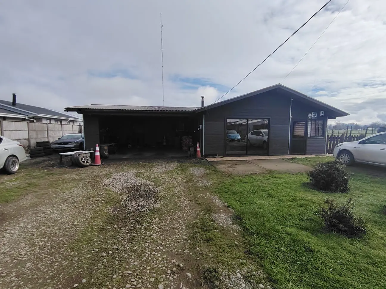 Vendo amplio terreno con casa, taller y cabaña en Máfil