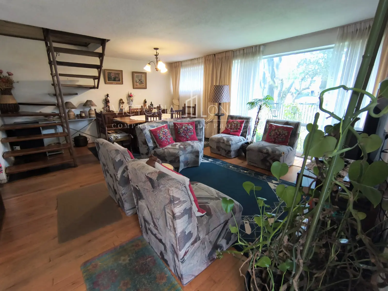 Vendo Amplia Casa en Avenida Italia